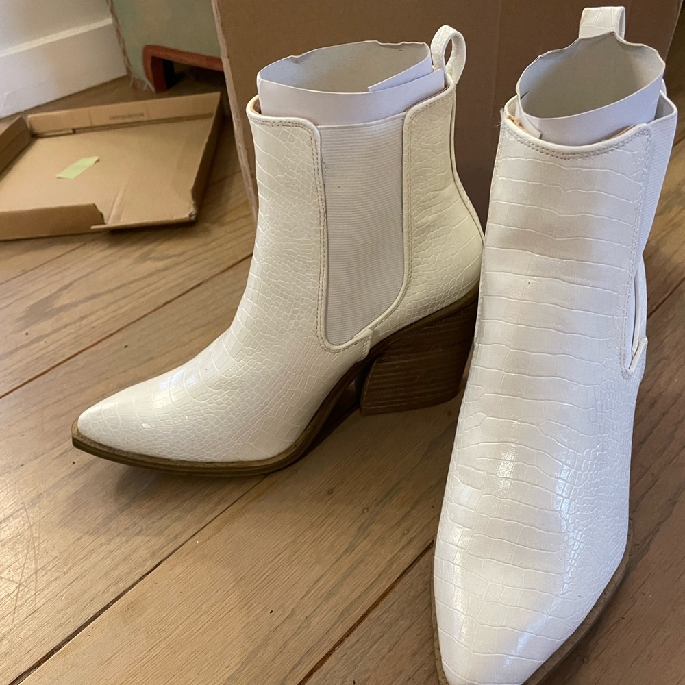 Barn Diva crocodile Chelsea boots
